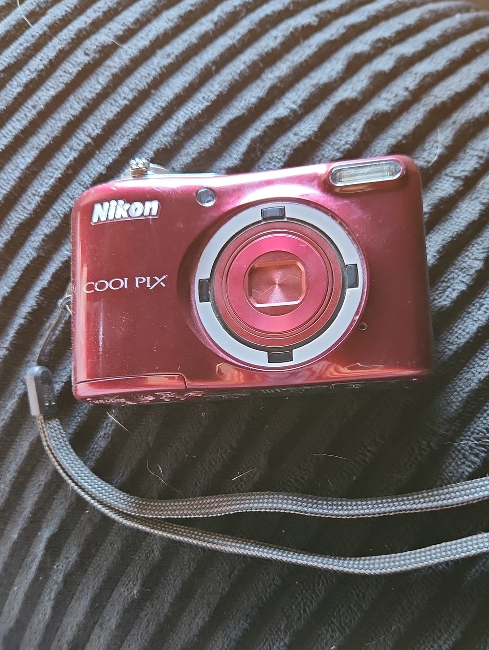 Nikon Coolpix 32 Compact Digital Camera- Red 20.1 Mega pixels 720p HD